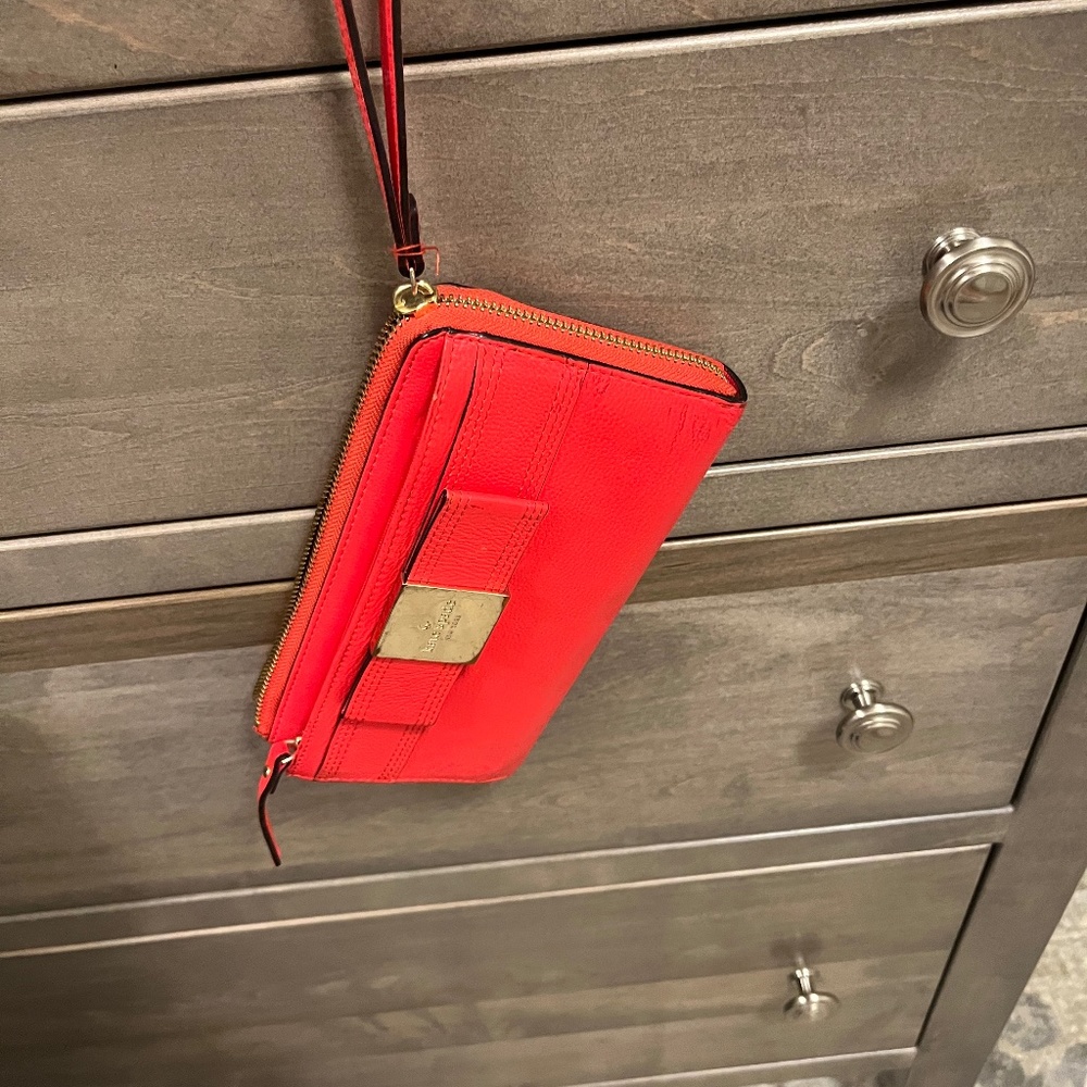 Kate spade wristlet wallet